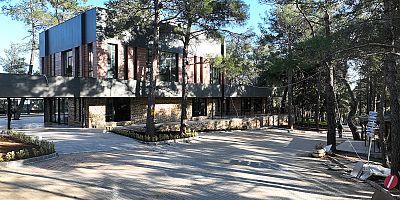 Büyükşehir Belediyesi tarafından Pınarbaşı mevkiinde hayata geçirilen Çamlıca Turizm Tesisleri’nin inşası tamamlandı. Çevre düzenleme ve peyzaj uygulamalarının ardından yeni yatırımın kısa süre içeris