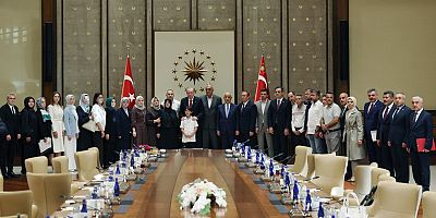 CUMHURBAŞKANI ERDOĞAN, AYSER ÇALIK ORTAOKULU ŞEHİTLERİNİN AİLELERİYLE BİR ARAYA GELDİ