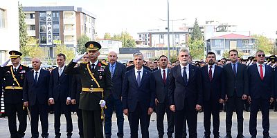 CUMHURİYET BAYRAMI KUTLAMALARI, ATATÜRK ANITI’NA ÇELENK SUNUMU İLE BAŞLADI