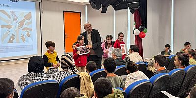 CUMHURİYET ORTAOKULU'NDA FİLİSTİN’İ ANMA VE FARKINDALIK PROGRAMI GERÇEKLEŞTİRİLDİ
