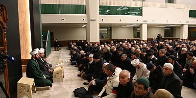 6 Şubat depremlerinin 1. yıl dönümü anma programı çerçevesinde Zekeriya Tanrıverdi Camii’nde düzenlenen programda