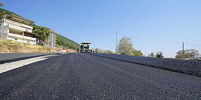 DOĞU-BATI ULAŞIMINA NEFES OLACAK GÜZERGÂHTA ASFALT MESAİSİ SÜRÜYOR