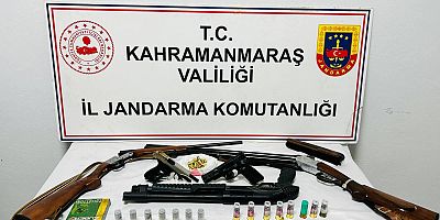 DÜĞÜNDE SİLAH ATAN ŞAHISLARA JANDARMA BASKINI

Kahramanmaraş/Elbistan (SHA)- Kahramanmaraş’ın Elbistan ilçesinde havaya rastgele ateş açan 4 kişi jandarma ekiplerince gözaltına alındı.