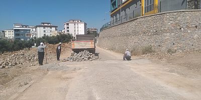 DULKADİROĞLU BELEDİYESİ EKİPLERİ BALLICA MAHALLESİNDE ÇALIŞMALARINI SÜRDÜRÜYOR 