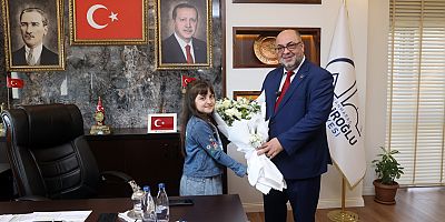 23 Nisan Ulusal Egemenlik ve Çocuk Bayramı dolayısıyla Dulkadiroğlu Belediyesi’nde anlamlı bir devir teslim töreni gerçekleştirildi. Dulkadiroğlu Belediye Başkanı Mehmet Akpınar