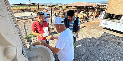 DULKADİROĞLU BELEDİYESİ'NDEN KURBAN SATIŞ NOKTASINDA ÇORBA İKRAMI 