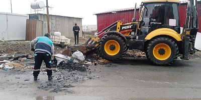 DULKADİROĞLU’NDA BAYRAM ÖNCESİ TEMİZLİK ÇALIŞMALARI HIZ KAZANDI