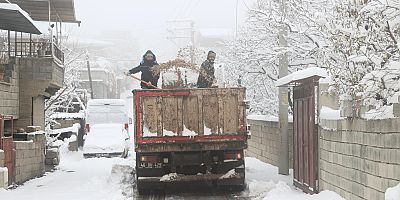 DULKADİROĞLU’NDA YOĞUN KAR MESAİSİ: EKİPLER 105 MAHALLEDE SAHADA