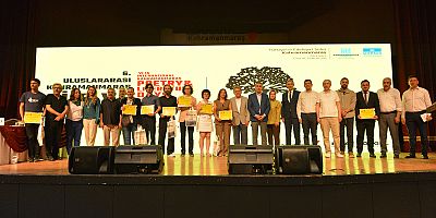 EDEBİYATIN BAŞKENTİNDE KALEMLER VE SESLER YARIŞTI; DERECEYE GİRENLER ÖDÜLLENDİRİLDİ