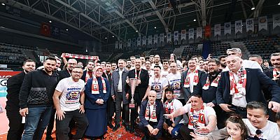 EDELER, ARTIK EFELER LİGİ’NDE! ŞAMPİYON ONİKİŞUBAT BELEDİYE SPOR KUPASINA KAVUŞTU