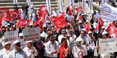 EĞİTİM ÇALIŞANLARI, ÖĞRETMENLİK MESLEK KANUNU’NDAN MEMNUN DEĞİL!