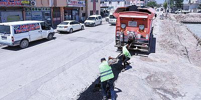 ELBİSTAN’DA ALTYAPININ ARDINDAN YOL KONFORUNU ARTIRAN ÇALIŞMALAR
