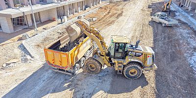 ELBİSTAN’DA HACI ESAT EFENDİ CADDESİ BÜYÜKŞEHİR’LE YENİLENİYOR