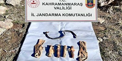 Kahramanmaraş’ın Elbistan ilçesinde bölücü terör örgütüne ait eşyalar bulundu.