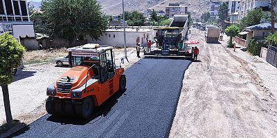 ELBİSTAN’IN CADDELERİ BÜYÜKŞEHİR YATIRIMLARIYLA YENİLENİYOR