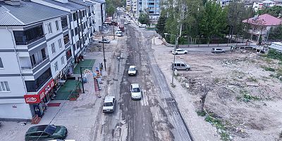 ELBİSTAN’IN CAN DAMARI PINARBAŞI CADDESİ BÜYÜKŞEHİRLE YENİLENİYOR
