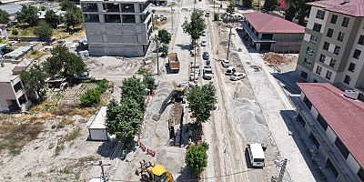 ELBİSTAN MALATYA CADDESİ'NDE ALTYAPI YENİLEME ÇALIŞMALARI ARALIKSIZ DEVAM EDİYOR