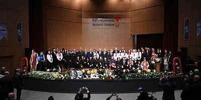 Gazi Mustafa Kemal Atatürk’ün vefatının 86. yıl dönümü dolayısıyla Mehmet Akif Ersoy Kültür Merkezi’nde düzenlenen anma etkinliklerine katılan Başkan Görgel