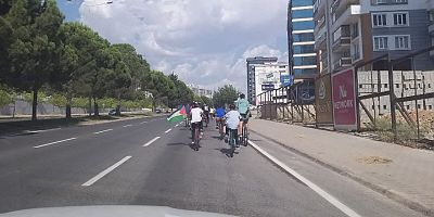 GAZZE İÇİN PEDAL ÇEVİREN GENÇLERDEN PROTESTO