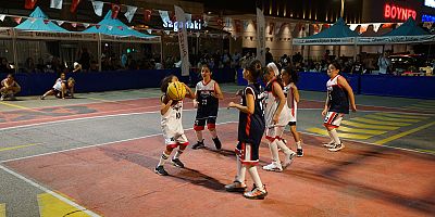GELECEĞİN BASKETBOL YILDIZLARI KUPALARINA KAVUŞTU