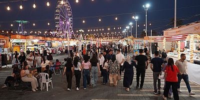 GELENEKSEL AĞUSTOS FUARI ESNAFIN VİTRİNİ OLDU; VATANDAŞLARIN SOSYAL HAYATINA RENK KATTI