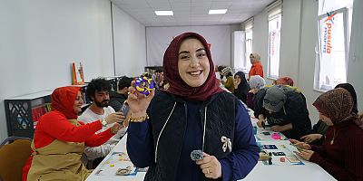 GENÇLER PUSULA MARAŞ’IN ATÖLYESİNDE HEM ÖĞRENDİ HEM ÜRETTİ