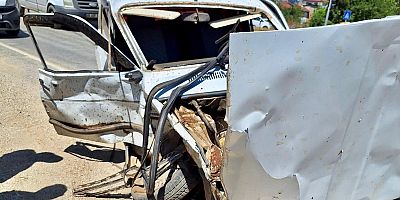 GÖKSUN’DA İKİ OTOMOBİL ÇARPIŞTI: 2 YARALI