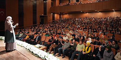 GÖNÜLLERE DOKUNAN SOHBET; SALİHA ERDİM KAHRAMANMARAŞLILARA SESLENDİ