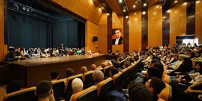 GRİ KOÇ SINAV KAZANDIRAN TAKTİKLERİ ANLATTI, GENÇLER İLGİYLE TAKİP ETTİ
