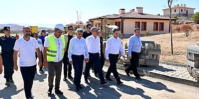 Vali Mükerrem Ünlüer ile Türkoğlu’nda bir dizi ziyaret gerçekleştiren Büyükşehir Belediye Başkanı Hayrettin Güngör
