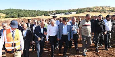 GÜNGÖR VE URALOĞLU, İLK DEPREMİN MERKEZ ÜSSÜ PAZARCIK’I ZİYARET ETTİ
