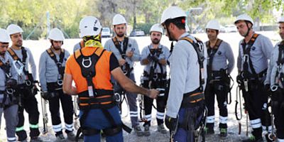 HAVA SICAKLARI AKEDAŞ YORDU
6 Şubatta yaşanan ve ‘Asrın Felaketi’ olarak nitelenen depremlerin üzerinden geçen süreçte Kahramanmaraş ve Adıyaman illerinde meydana gelen hasarın izlerinin silinmesi