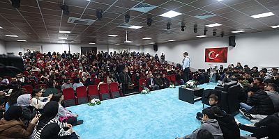 Dulkadiroğlu Belediyesi’nin düzenlediği panelde konuşan ünlü Yazar Hayati İnanç
