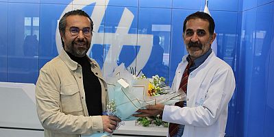 HG Hospital Yönetimi 14 Mart Tıp Bayramı münasebetiyle kurumlarında görev yapan tüm doktorlara sürpriz ziyaret yaparak çiçek ve çikolata hediye etti.