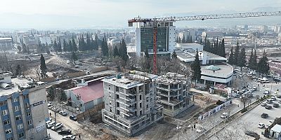 Kentsel tasarım projesi kapsamında Hükümet Bulvarı’nda yapımına başlanan kalıcı konut ve iş yerleri hızla yükseliyor. 3 bloğun temelleri atılıp katlar yükselirken bir yandan da proje alanı içerisindek