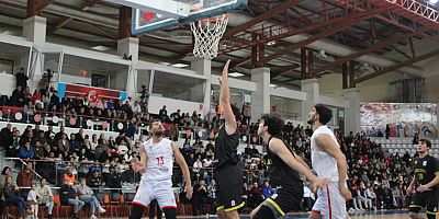 İSTİKLAL BASKETBOL, NAMAĞLUP LİDERLİĞİNİ SÜRDÜRÜYOR