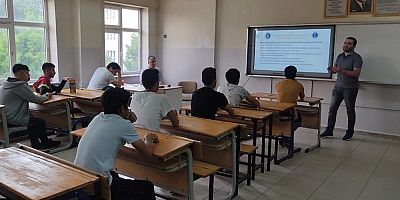 İSTİKLAL ÜNİVERSİTESİ BÖLÜM VE PROGRAMLARI ADAY ÖĞRENCİLERE TANITILDI