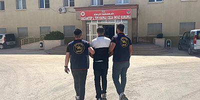 JANDARMA DEDEKTİFLERİ GAZİANTEP'TE FİRARİ HÜKÜMLÜYÜ YAKALADI