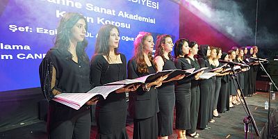 KADIN KOROSU, FUARDA KULAKLARIN PASINI SİLDİ