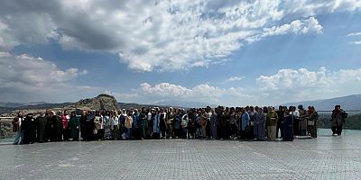 Kahramanmaraş Büyükşehir Belediyesinin örnek projelerinden “Kadınlarla Baş Başa Doğa Gezileri” hafta sonu yeni katılımcılarla devam etti. Ali Kayası ve Başkonuş’ta doğayla iç içe vakit geçiren kadınla