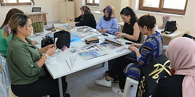 Büyükşehir Belediyesinin kadın atölyelerinde eğitimler kesintisiz sürüyor. Kadınlar