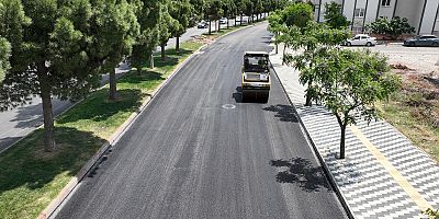 KAHRAMANMARAŞ BÜYÜKŞEHİR, AHIR DAĞI CADDESİ’NDE ASFALT MESAİSİNİ SÜRDÜRÜYOR