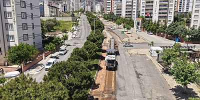KAHRAMANMARAŞ BÜYÜKŞEHIR, AHIR DAĞI CADDESI’NI ASFALTA HAZIRLIYOR