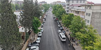 KAHRAMANMARAŞ BÜYÜKŞEHİR, CAHİT ZARİFOĞLU CADDESİ’NİN ASFALTINI BAŞTAN UCA YENİLEDİ