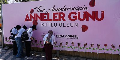KAHRAMANMARAŞ BÜYÜKŞEHİR’DEN DUYGU DOLU JEST; AÇIK HAVA PANOLARI SEVGİYLE DOLDU