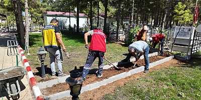 KAHRAMANMARAŞ BÜYÜKŞEHİR’DEN ELBİSTAN HOCAZADE VE GARİPLİK MEZARLIKLARINDA BAKIM MESAİSİ