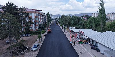 KAHRAMANMARAŞ BÜYÜKŞEHİR’DEN ELBİSTAN PINARBAŞI CADDESİ’NDE KESİNTİSİZ ASFALT MESAİSİ