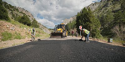 KAHRAMANMARAŞ BÜYÜKŞEHİR’DEN GÖKSUN’DA ULAŞIM ATAĞI; GRUP YOLLARI YENİLENİYOR, YENİ ARTERLER AÇILIYOR