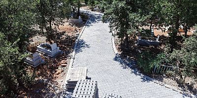 KAHRAMANMARAŞ BÜYÜKŞEHİR’DEN NURHAK’TA MEZARLIK DÜZENLEMESİ