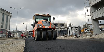 KAHRAMANMARAŞ BÜYÜKŞEHİR, DULKADİROĞLU’NDA ASFALT MESAİSİNİ SÜRDÜRÜYOR
